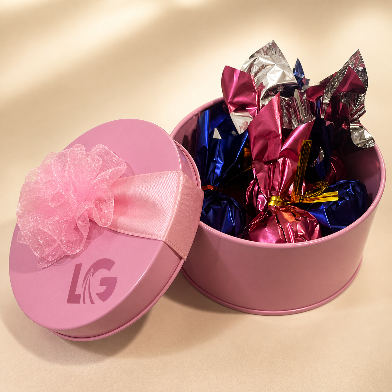 Blush Round Customised Chocolate Box